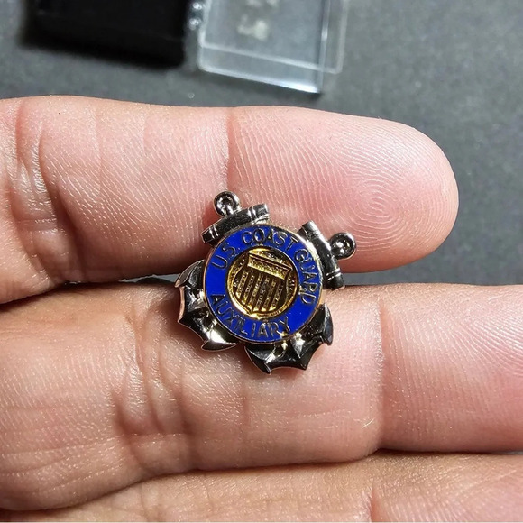 Coast Guard Auxillary Emblem Earings Metalic Silver Tone In Case New Without Tag - Picture 2 of 7